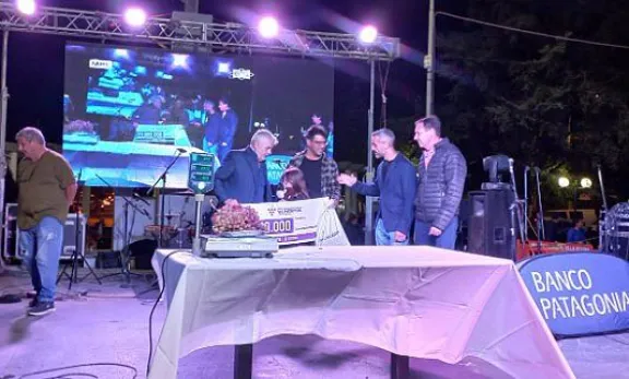 En horas cercanas a la medianoche se conocieron los ganadores de los concursos.