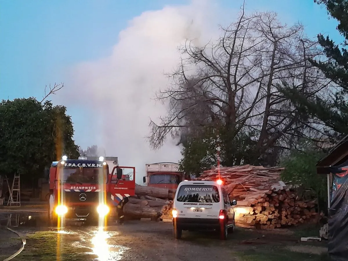 Si bien no hubo heridos, el fuego si provocó pérdidas materiales totales.