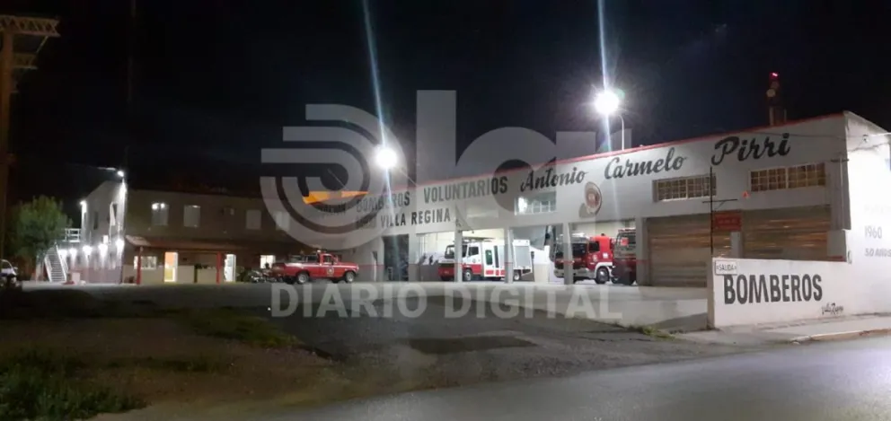 Dos dotaciones con 7 bomberos trabajaron en el lugar cerca de dos horas. Foto: archivo.