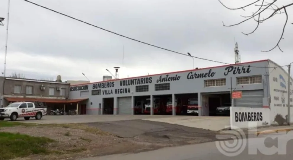 Cuatro dotaciones y 15 voluntarios están trabajando en el control de un incendio de pastizales en la Isla 58. Foto: archivo