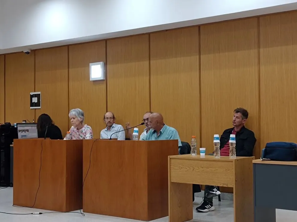 La audiencia estuvo atravesada por planteos de inconstitucionalidad por parte de la defensa y cuestionamientos sobre las medidas cautelares. (Fotos ANRoca)