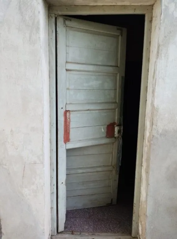 Para ingresar a las oficinas se rompi&oacute; una puerta de madera ubicada en la parte posterior.