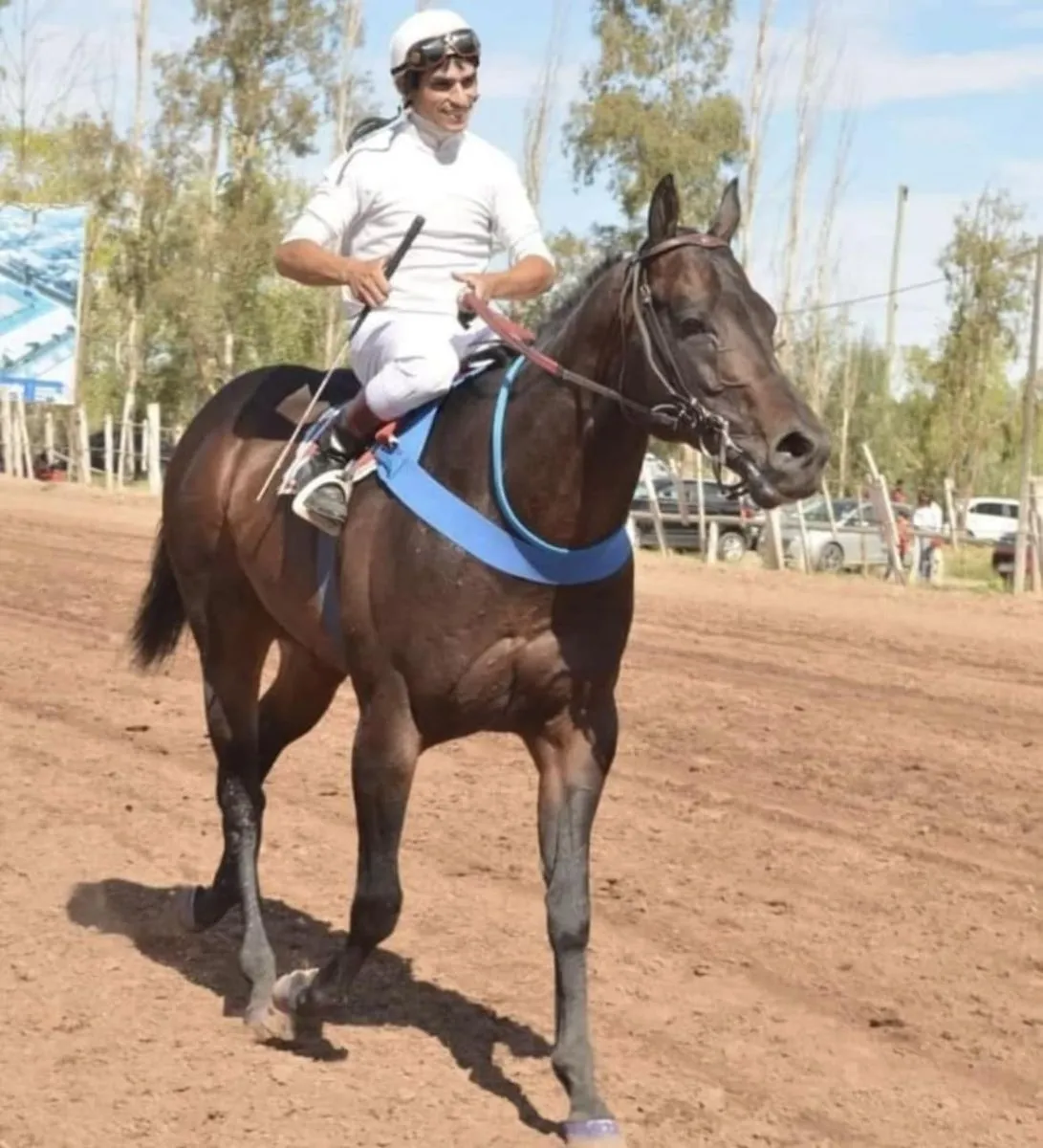 Roberto Iba&ntilde;ez tuvo que ser trasladado al hospital a ra&iacute;z de las graves lesiones que sufri&oacute; (Foto Facebook)
