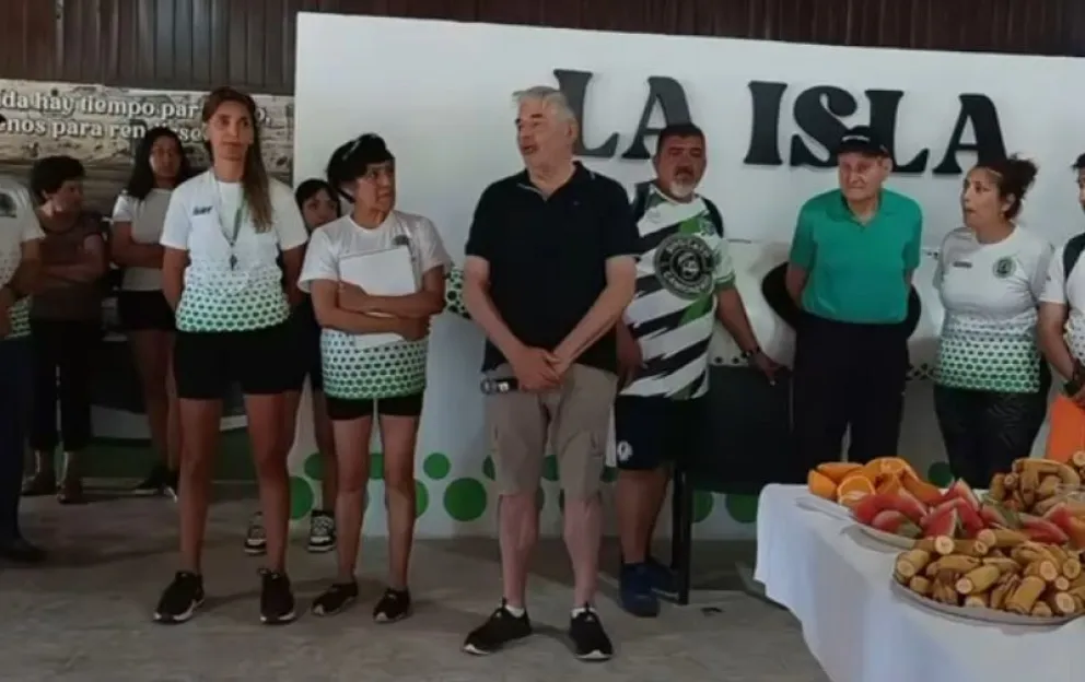 El intendente Luis Albrieu, participó de la inauguración de la Escuela de Canotaje la Isla de Villa Regina. (Fotos gentileza)