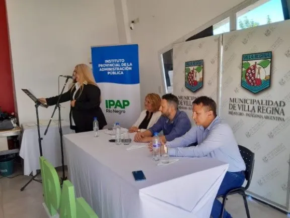 Duilio Minieri, Maximiliano Garr&eacute; y Juana Ben&iacute;tez presidieron la ceremonia