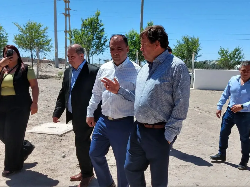 Weretilneck recorrió las nuevas instalaciones junto al ministro Daniel Jara y el Jefe de la UR2, Carlos Bruno (ANRoca).