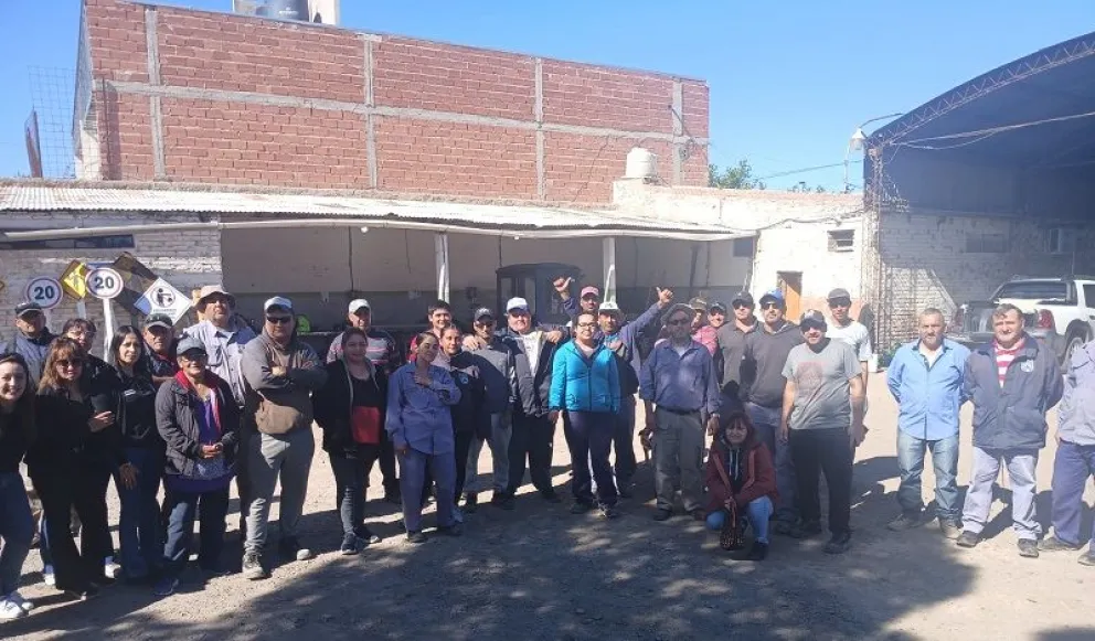 Los trabajadores del municipio de Chichinales se declararon en estado de asamblea permanente. (Foto gentileza)