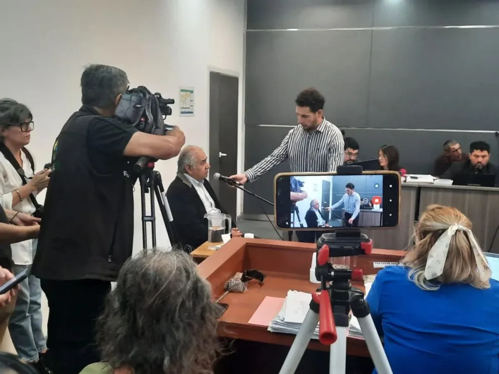 Vallejos era el jefe de la Comisaría de Fernández Oro, y estuvo al frente de la investigación hasta fines de marzo de 2007, un mes antes de que apareciera el cuerpo de Otoño.