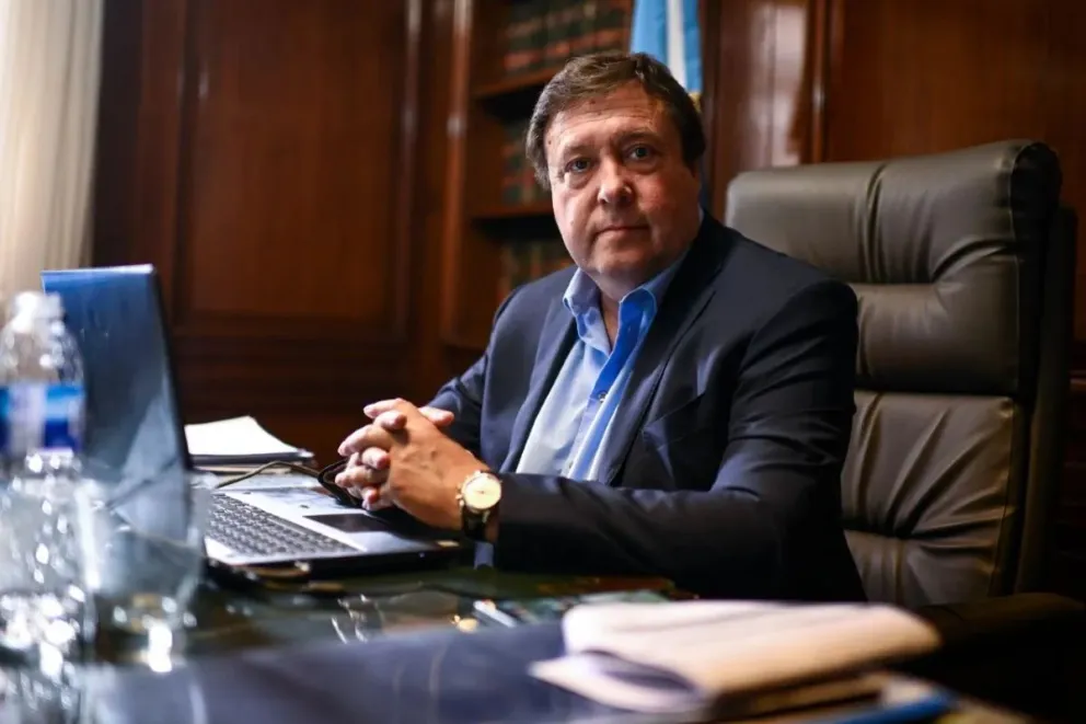 El gobernador de la provincia brindó una entrevista en Canal 10 donde abordó varios temas.