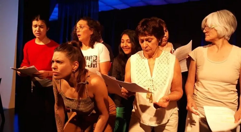 El elenco del taller hará su cierre anual con el estreno de la obra "la gota que colmó el vacío". (Foto gentileza)