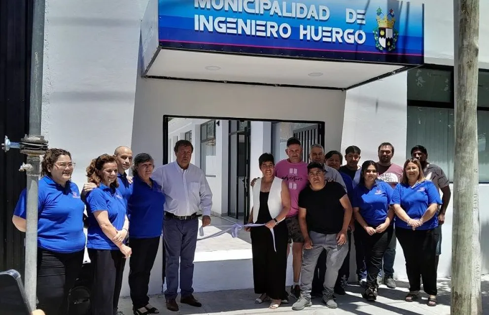 El gobernador Alberto Weretilneck acompañó a la intendente Silvia Penilla en la inauguración. (Foto LCR Diario Digital)