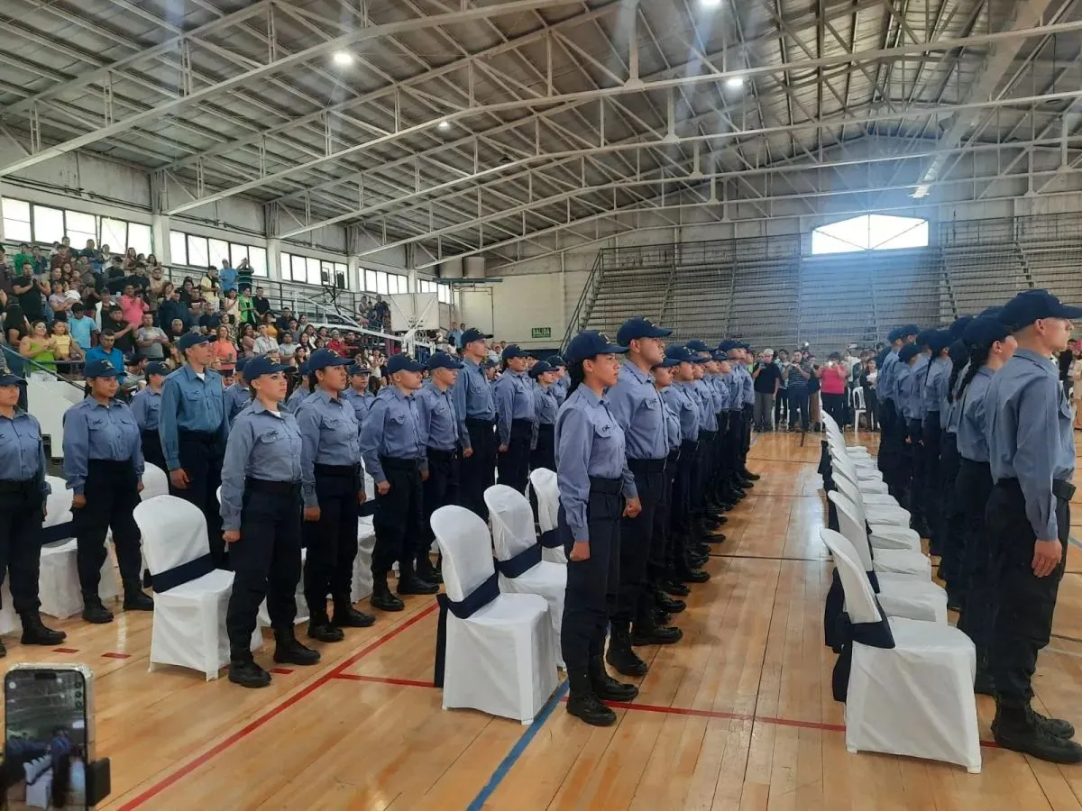 Los cadetes comenzar&aacute;n su carrera policial reforzando los principales centros tur&iacute;sticos. Luego regresar&aacute;n a la regi&oacute;n. Foto: Cipo 360.