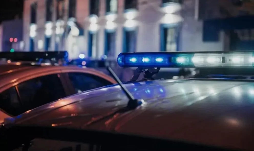 Un peligro: estaba disparando un arma en la plaza, lo denunciaron y fue demorado