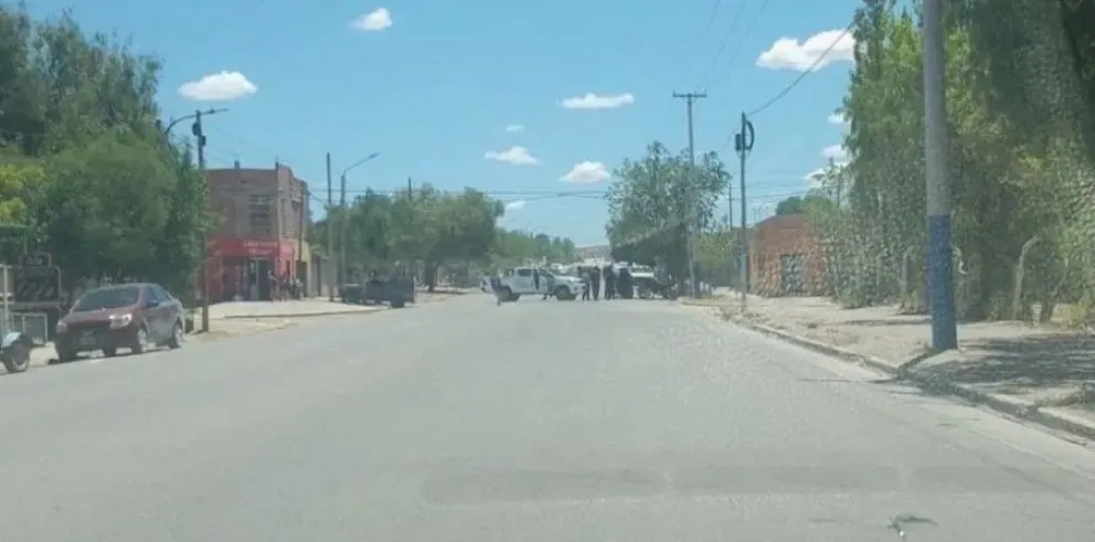 Operativo en calle San Juan, entre Picaflor y Gavilán. (Foto ANRoca)