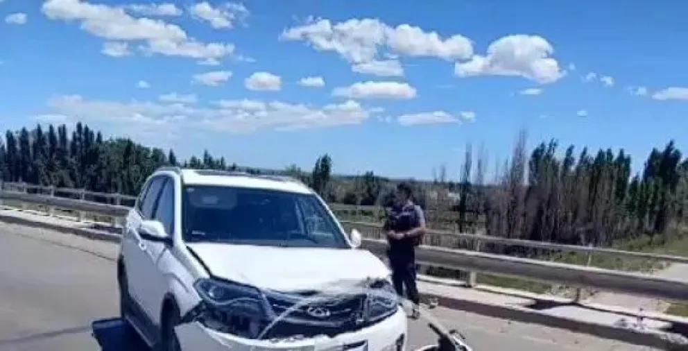 La camioneta solo sufrió daños materiales. (Foto gentileza Somos el Valle)