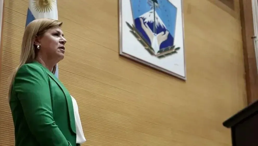 Gloria Ruiz fue suspendida por los legisladores neuquinos