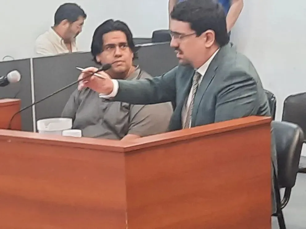 Ayer se le formularon cargos a Horacio Manuel Espinoza, acusado del doble femicidio. | Foto (Daniela Luján).