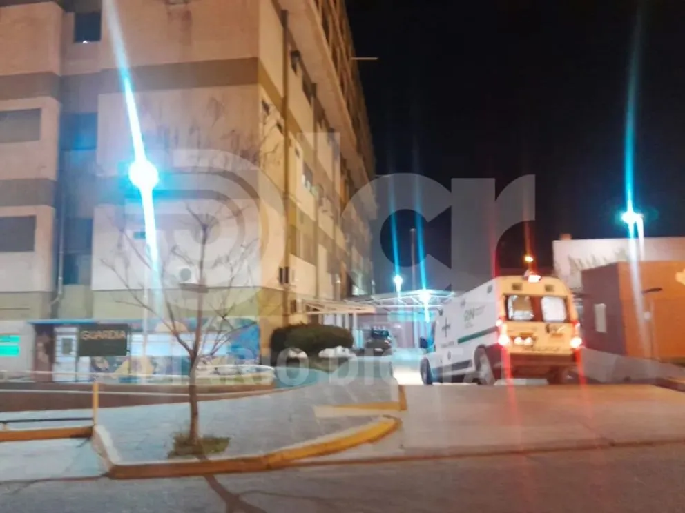 Luego de ser derivado a General Roca, el joven regresó al nosocomio reginense (Foto archivo).