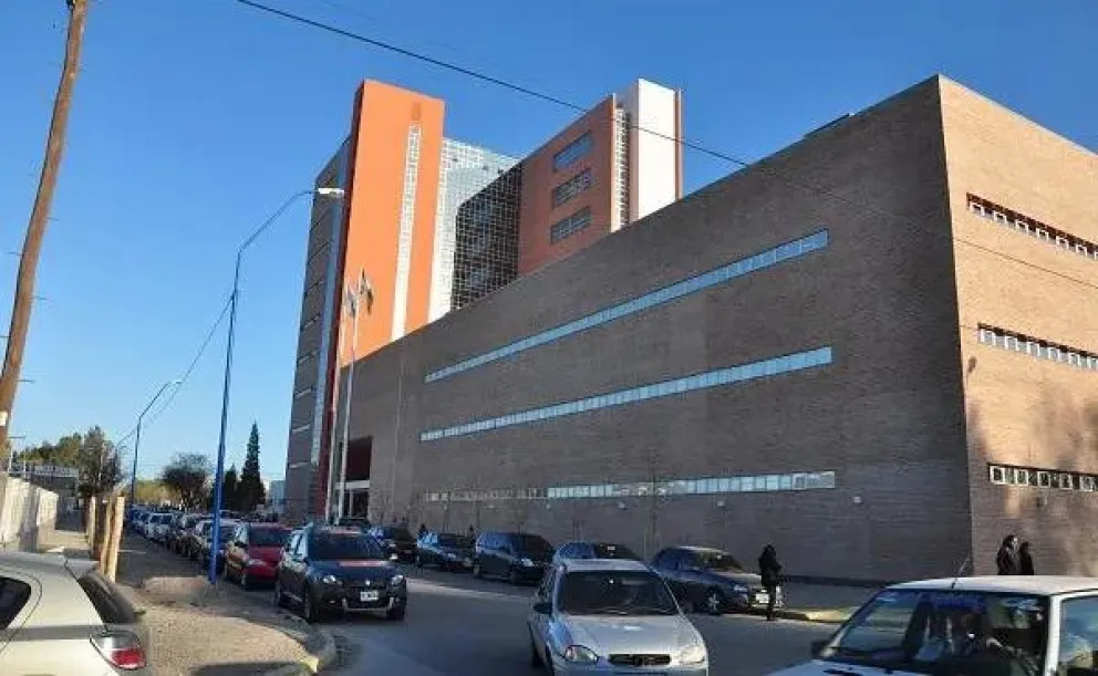 Un Tribunal de Juicio de Roca, por unanimidad, declaró Facundo Plos, un hombre de Villa Regina, culpable del delito de abuso sexual con acceso carnal. Foto (LCR).