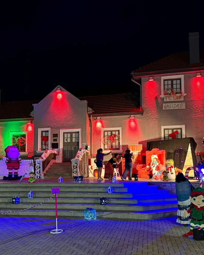 La Plaza Primeros Pobladores el viernes recibiendo a Papá Noel y a los más pequeños (Foto: Municipalidad de Villa Regina)