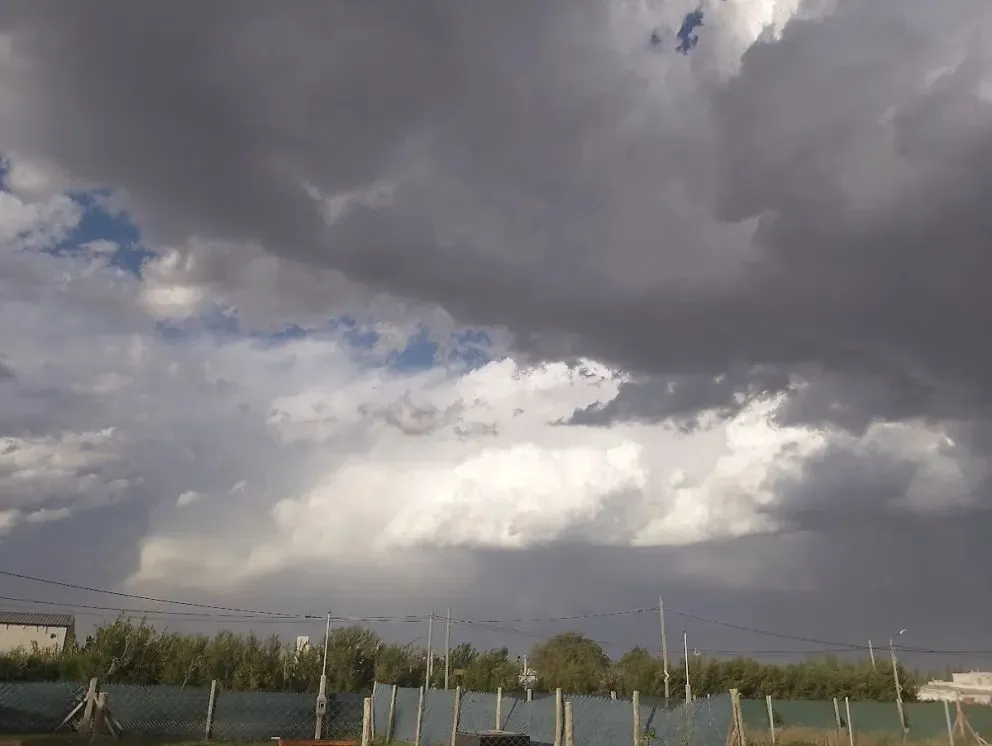 El municipio de Huergo difundió la advertencia por fuertes tormentas que hizo el Servicio Meteorológico Nacional en zona del Alto Valle. Foto: archivo