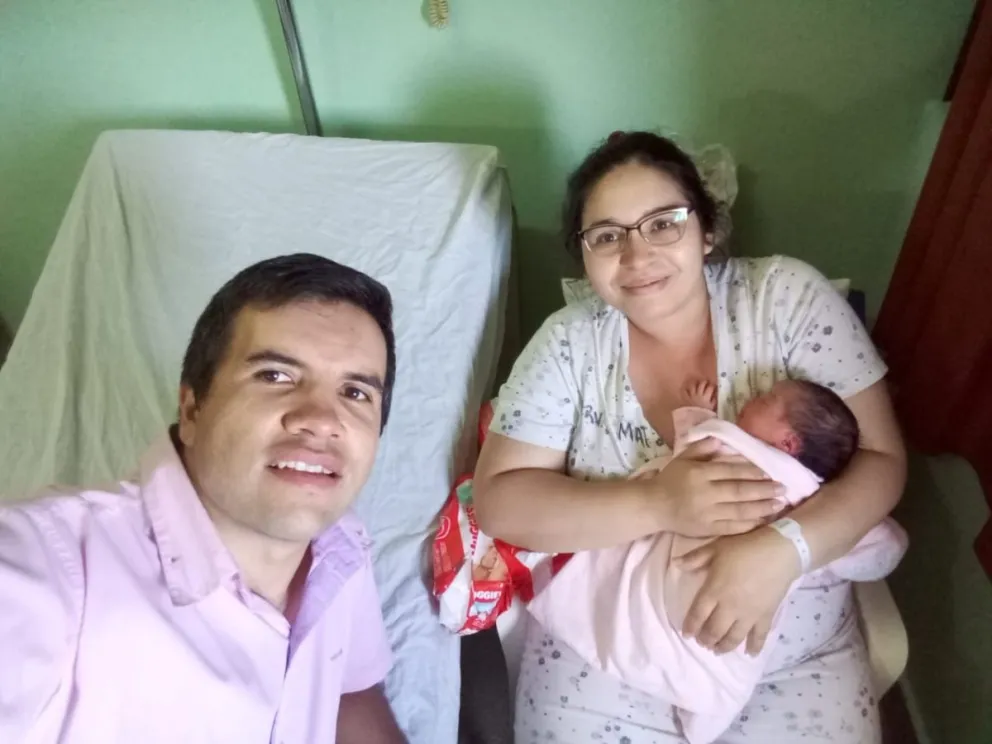 Gimena es hija de Marcela y Marcelino. Nació ayer a las 11,40 horas.
