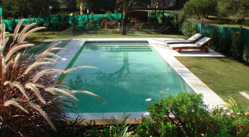 Las normas de seguridad son necesarias en piletas públicas o incluso en particulares (Archivo).