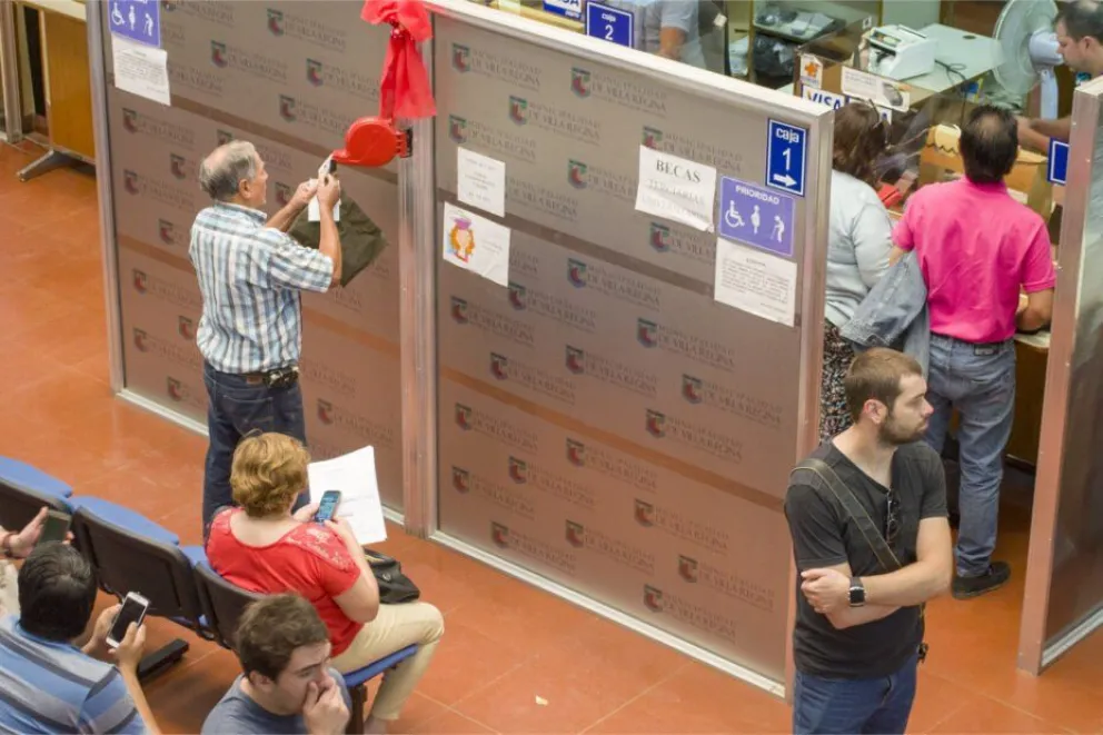 Con el DNI y por línea de cajas del municipio los estudiantes podrán cobrar la beca de septiembre. (Foto archivo)