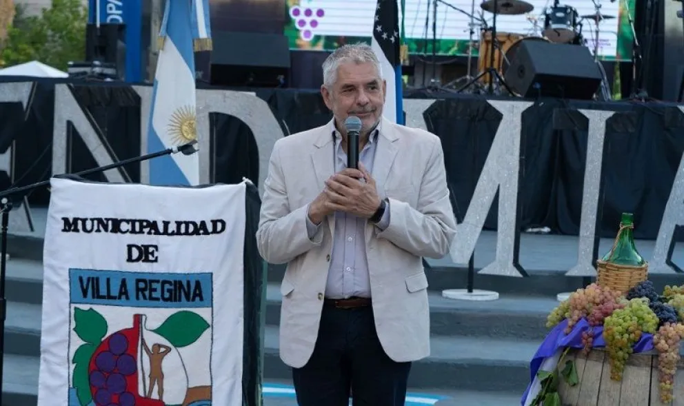 El intendente Albrieu, dijo que la Vendimia 2025 recuperará el protagonismo de los productores y bodegueros. (Foto archivo)