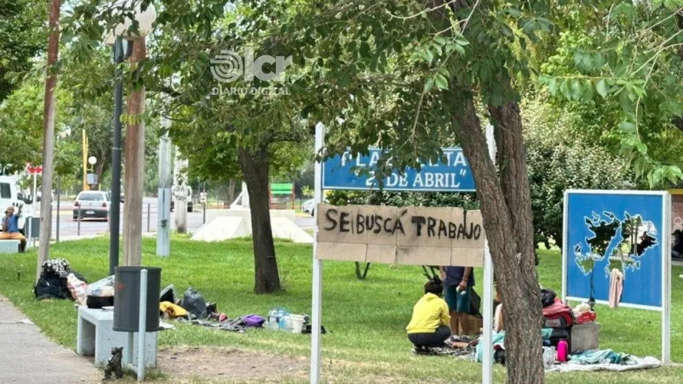  "Nos vamos a quedar unos días más porque el pasaje es caro y no tenemos plata para pagarlo si no conseguimos trabajo", afirmó una de las personas que se encuentra varada.