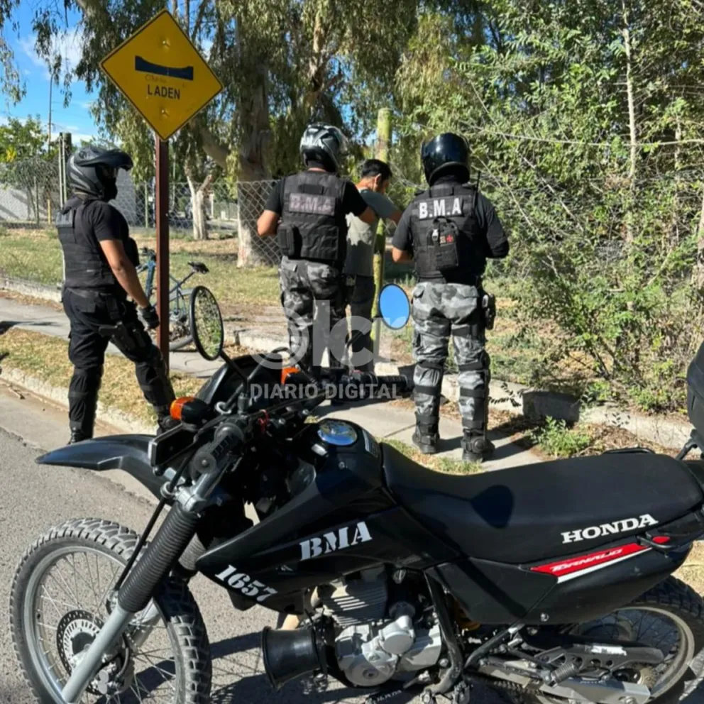 Pese a su intento por escapar el sujeto fue alcanzado y llevado a la Unidad Quinta. 
