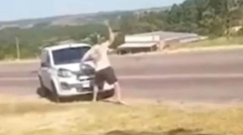 Es reginense, tiene 40 años y policía de la provincia de Río Negro ( Foto captura ANRoca).