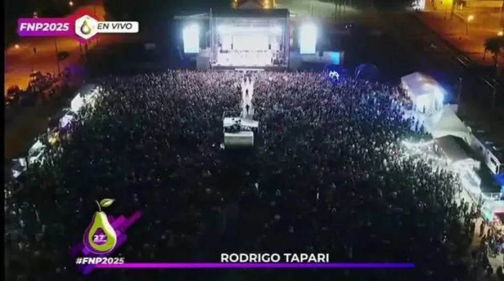 El espectacular marco que tuvo la primera jornada de la Fiesta, durante la presentación de Rodrigo Tapari. Foto: gentileza.
