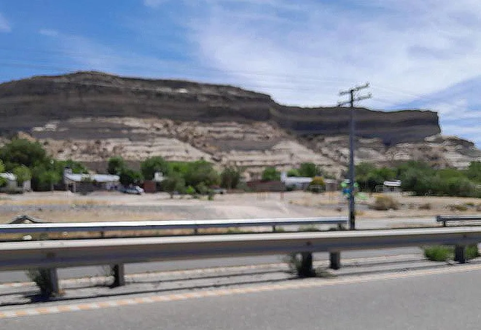 La situación se torna más grave de noche ante la falta de iluminación en ese punto de la autovía. 