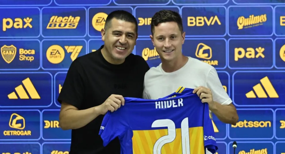 "Siempre fue una ilusión", declaró emocionado Herrera mientras recibía la camiseta número 21.