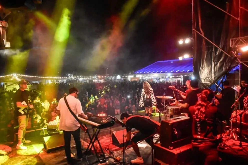 Fiesta Nacional del Mar y El Acampante a pleno.