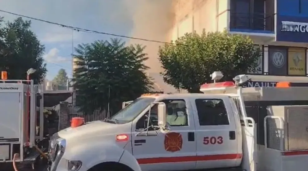 El fuego comenzó en el quincho de la vivienda de calle San Martín al 1.600. Foto (Gentileza).