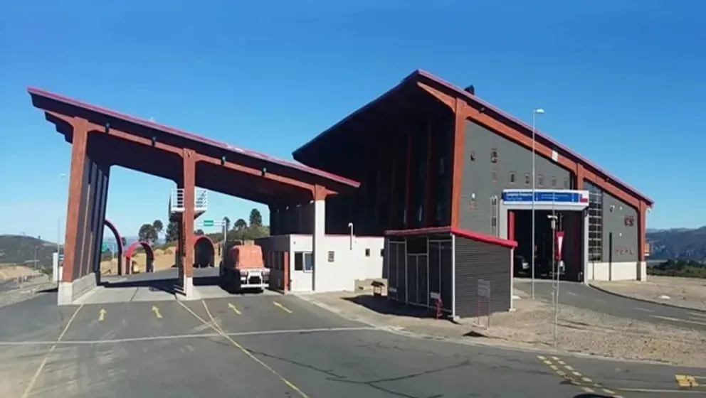 El vehículo permanece estacionado en el complejo fronterizo (imagen archivo)