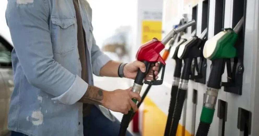 Según los términos del decreto, se permite el autodespacho de combustible bajo la condición de optatividad.