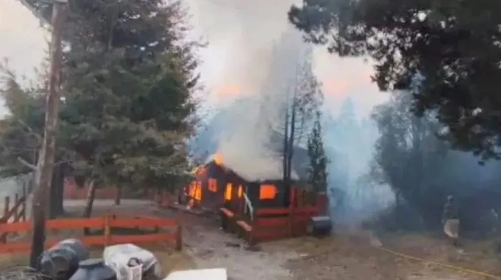 Los incendios forestales han dejado pérdidas para familias productoras de El Bolsón. (Foto archivo)