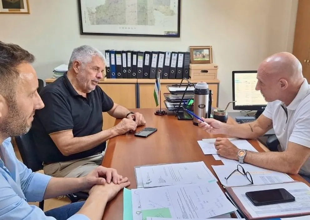 En Viedma, Albrieu y Garré se reunieron con el ministro Echarren para ultimar detalles de obras para Regina. (Foto gentileza)