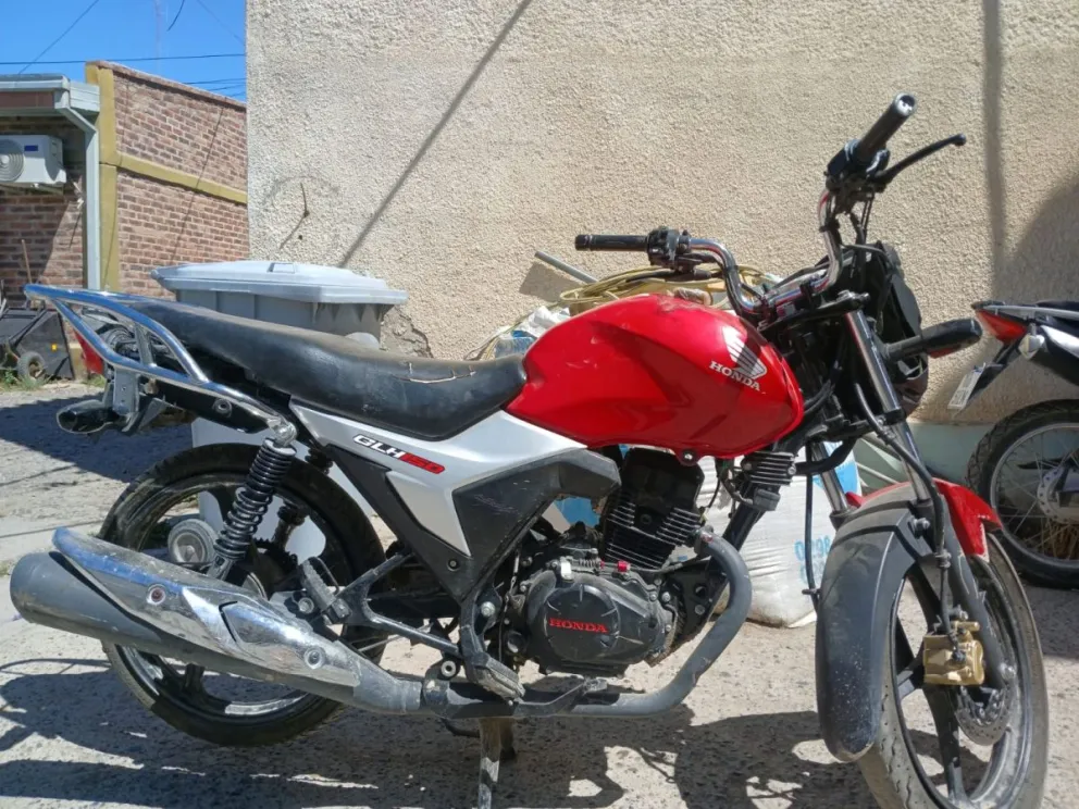 La moto tenía pedido de secuestro de Neuquén desde el año pasado. 