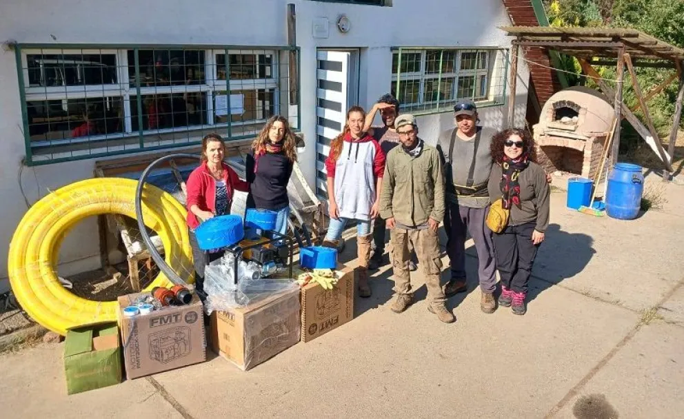 El municipio de Mainqué recibió y trasladó donaciones para atender los incendios forestales de El Bolsón. (Foto gentileza)