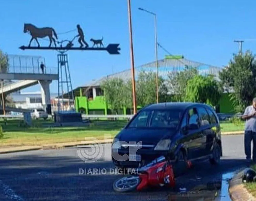 La colisión se produjo cuando ambos rodados intentaban cruzar la autovía. 