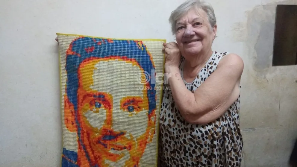 Realizar esta obra de arte le llevó varios meses de trabajo. "Perdí la cuenta de cuánto tiempo llevo haciéndolo", expresó Leonor.