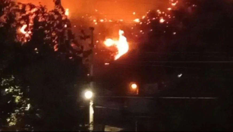 El trabajo articulado de instituciones, logró contener el fuego. (Foto: El Cordillerano)