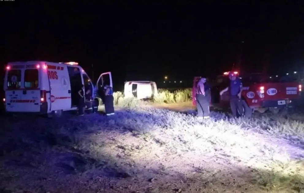 Luego de un raid a alta velocidad, el menor emprendió un recorrido por el Acceso Sur y terminó volcando. Foto (gentileza Miguel Suárez).