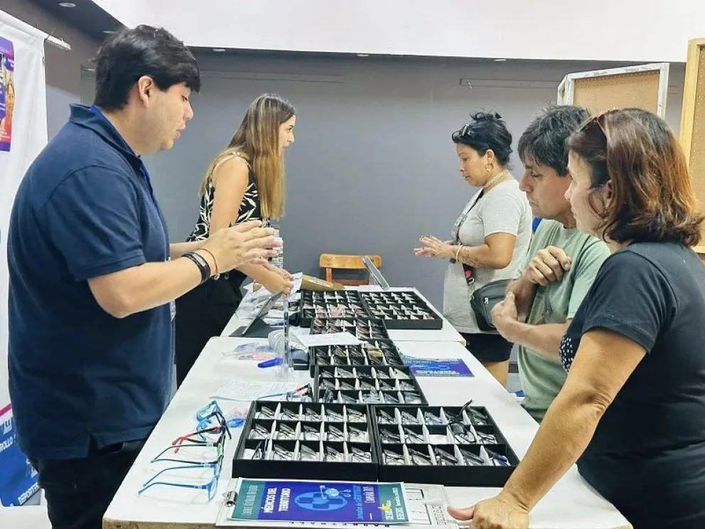 Este domingo se realizará una nueva campaña de salud visual en Huergo. (Foto archivo)