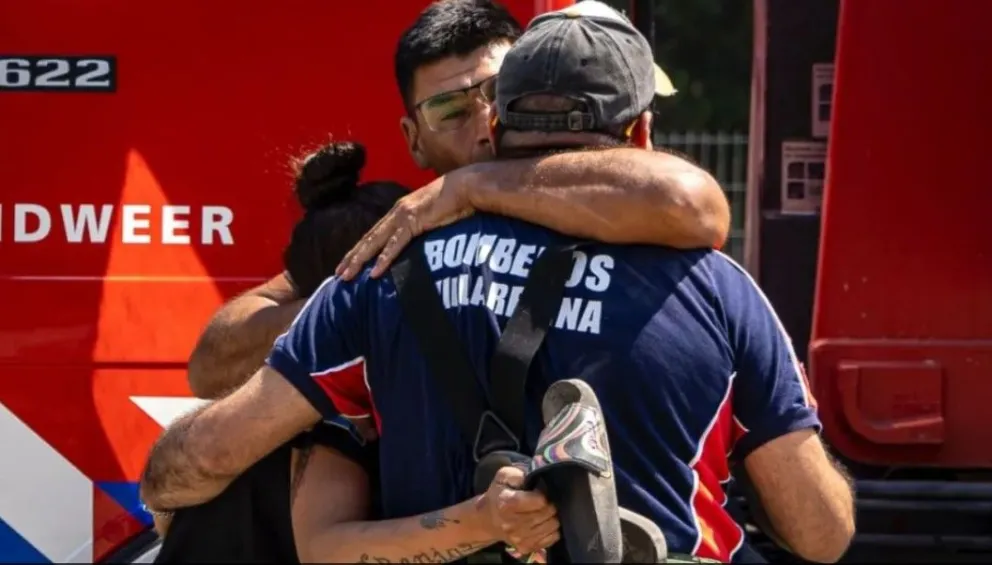 El reencuentro con compañeros de Villa Regina al arribar a El Bolsón hace algunos días. (Foto de Eugenia Neme)
