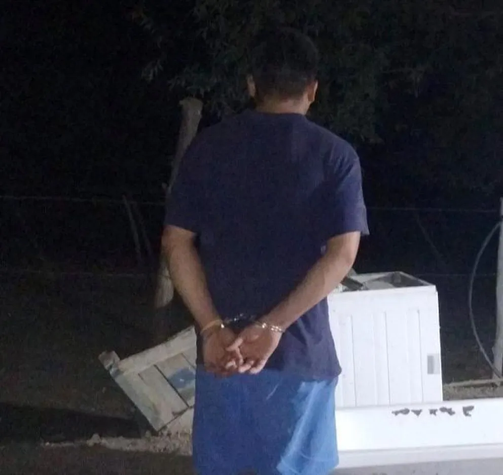 La detención se produjo anoche en un puesta ubicado en calle las Acacias. 